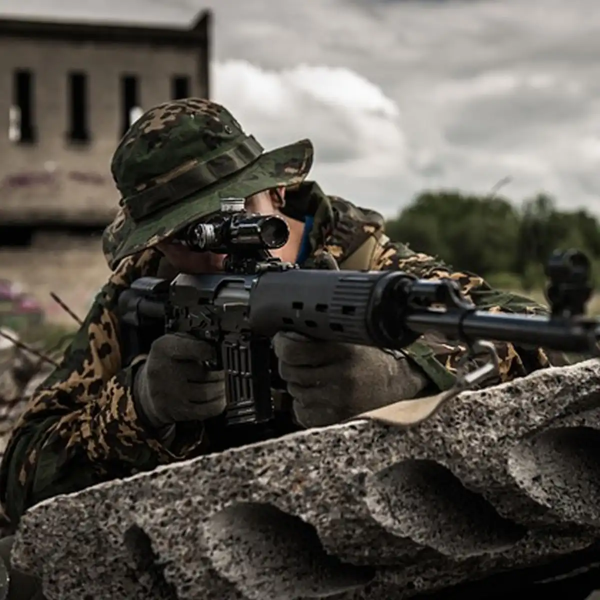 Laser Rangefinder in military application